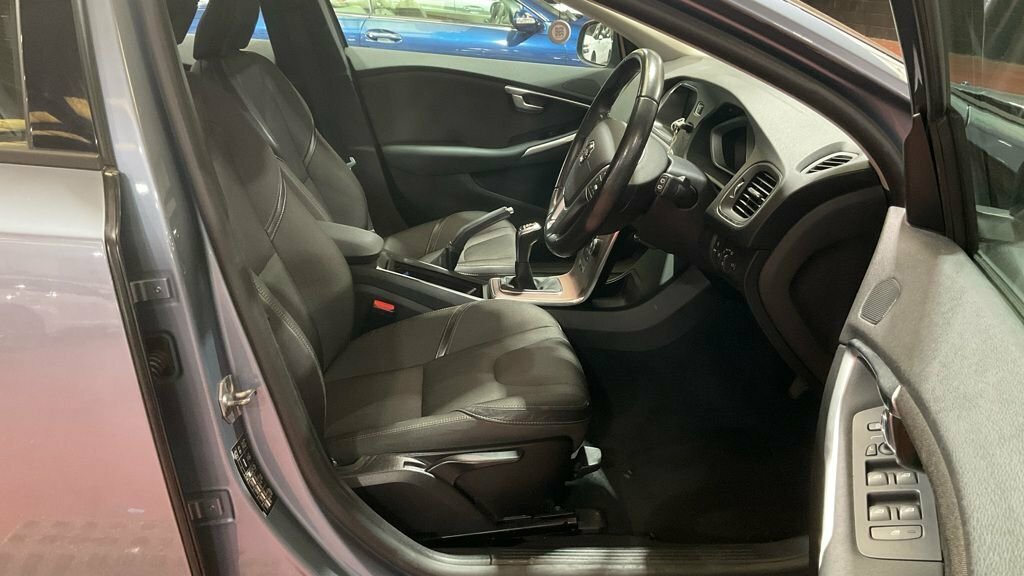 Volvo V40 Cross Country 2L Nav Plus Blue
