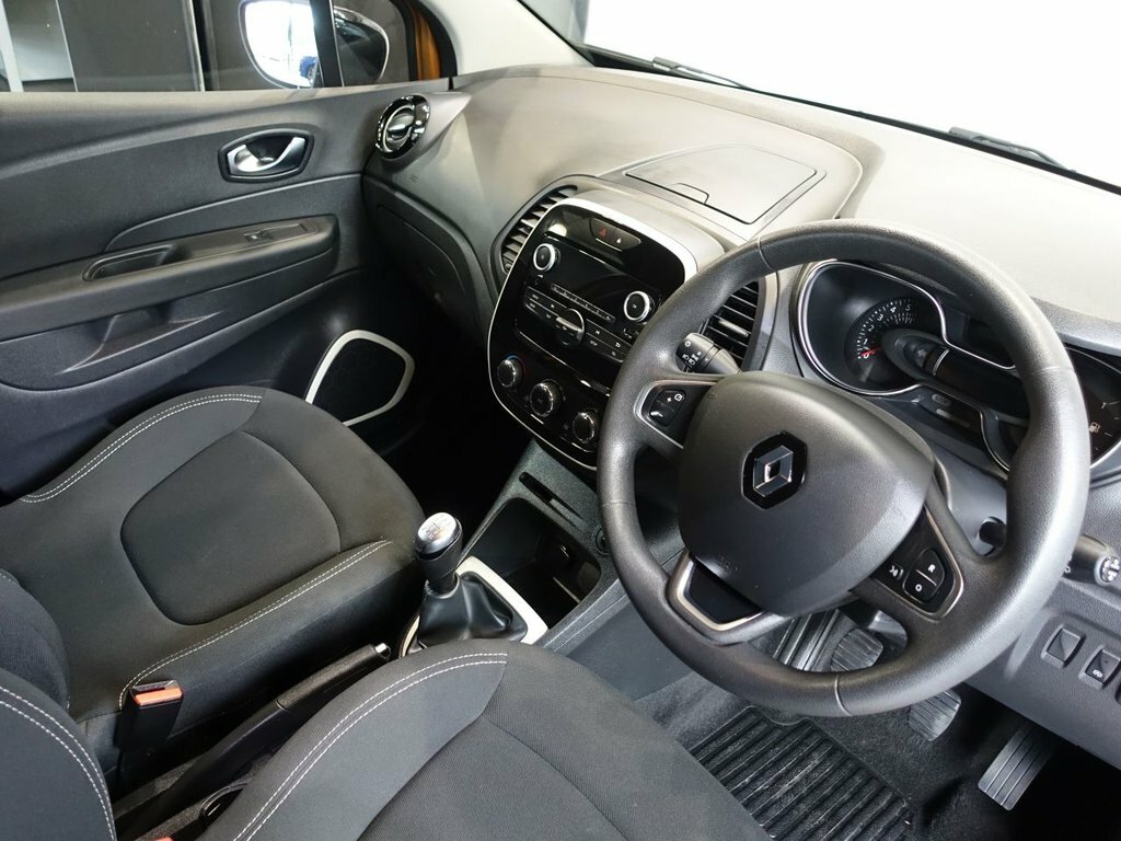 Renault Captur 0.9L Play Orange #2