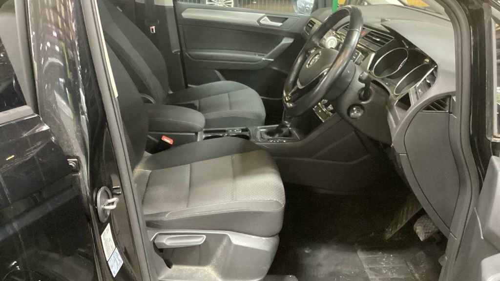 Volkswagen Touran 1.6L Se Family Black #3