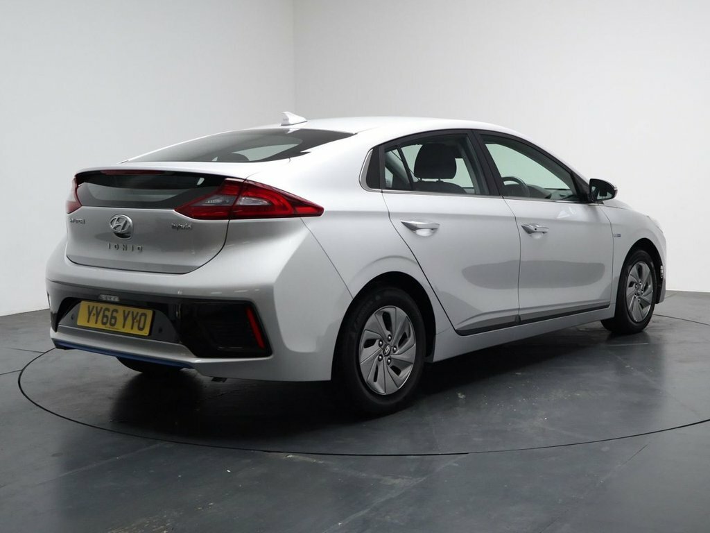 Hyundai Ioniq 1.6 Gdi Hybrid Premium Se Dct 2017 Grey #9