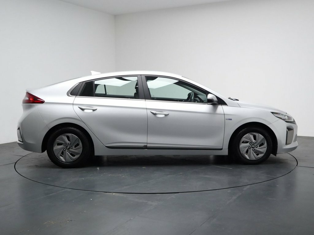 Hyundai Ioniq 1.6 Gdi Hybrid Premium Se Dct 2017 Grey #10