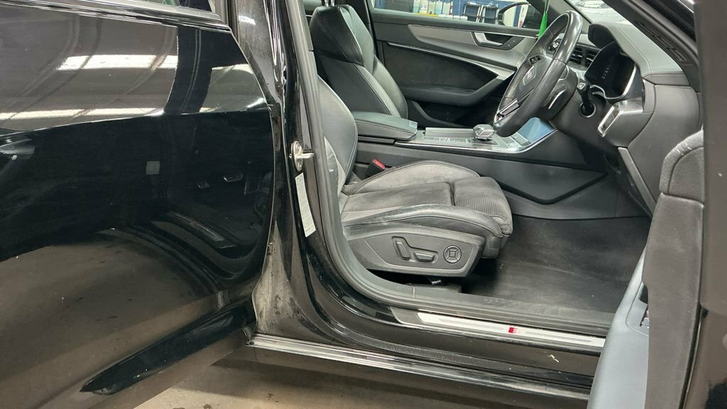 Audi A6 Avant 2L S Line Black #2