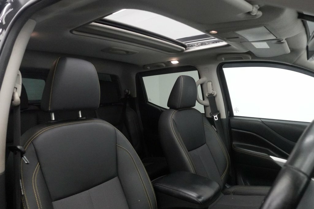 Nissan Navara 2.3L N-guard Black #3