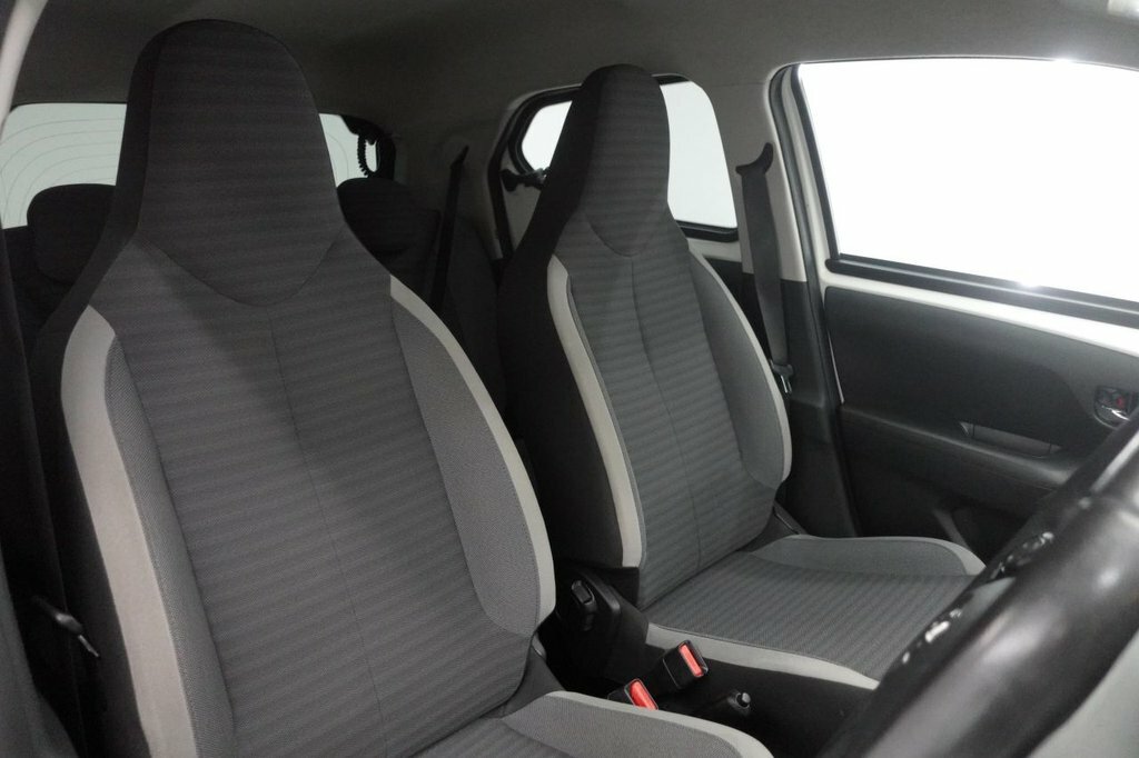 Toyota Aygo 1L X-trend White #3