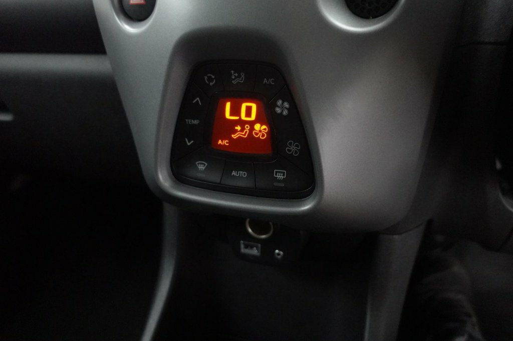 Toyota Aygo Vvt-i X-trend Red #30
