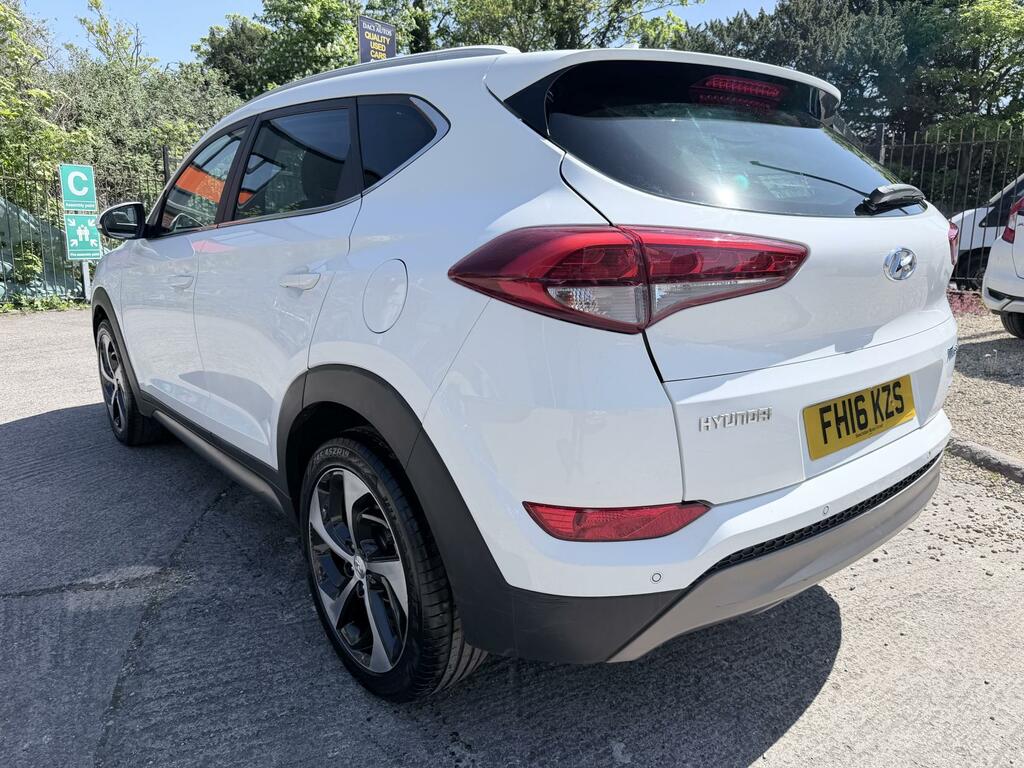 Hyundai Tucson 2.0 Crdi Premium Suv 4Wd Euro 6 1 FH16KZS White #3