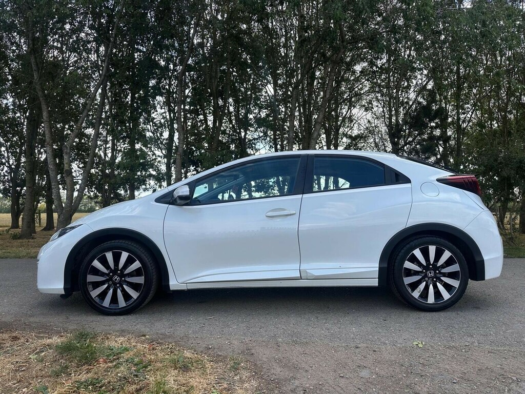 Honda Civic Hatchback 1.8 I-vtec Se Plus Navi Euro 6 Ss 5 White #4