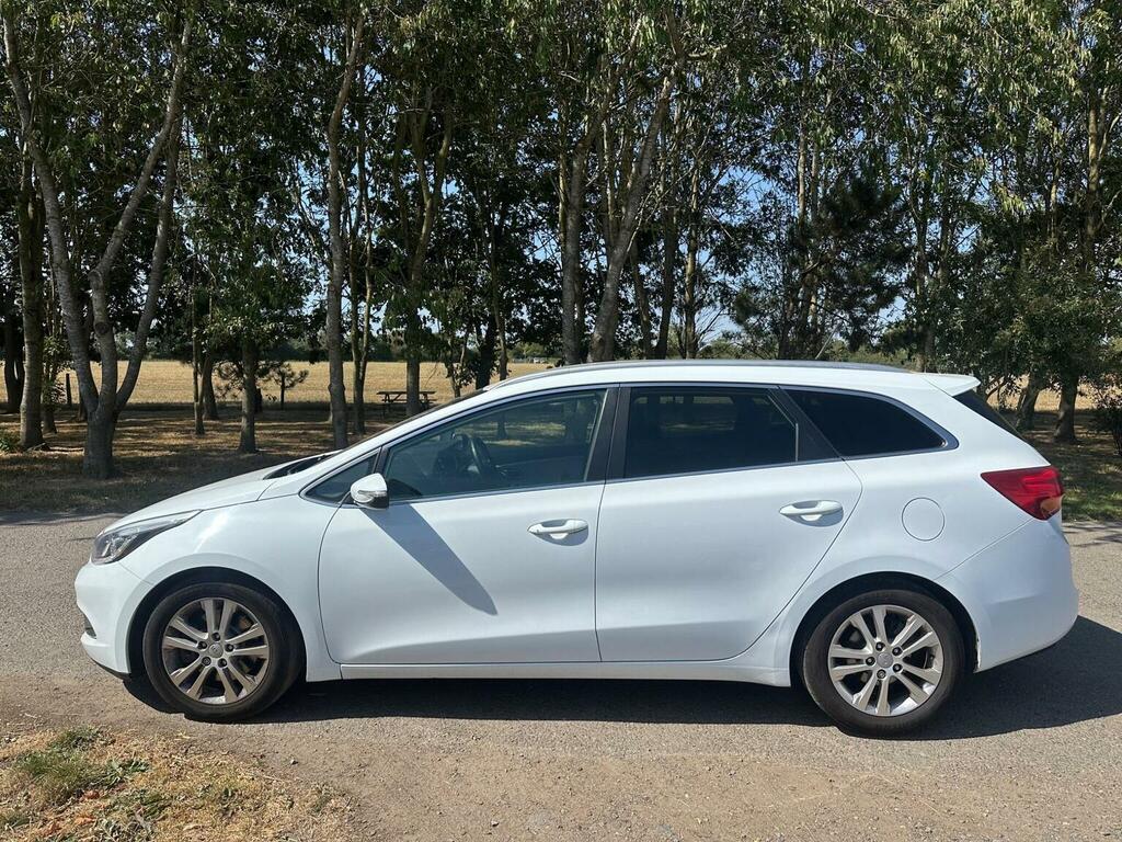 Kia Ceed 1.6 Crdi Ecodynamics 3 Sportswagon Euro 5 Ss White #4