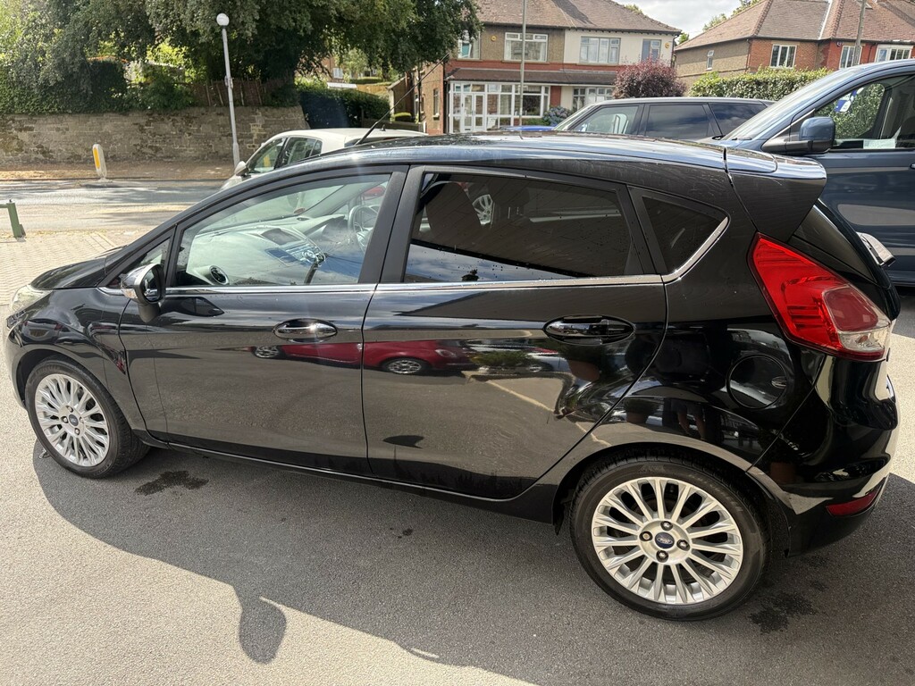 Ford Fiesta 1.0 T Ecoboost Titanium Black #4