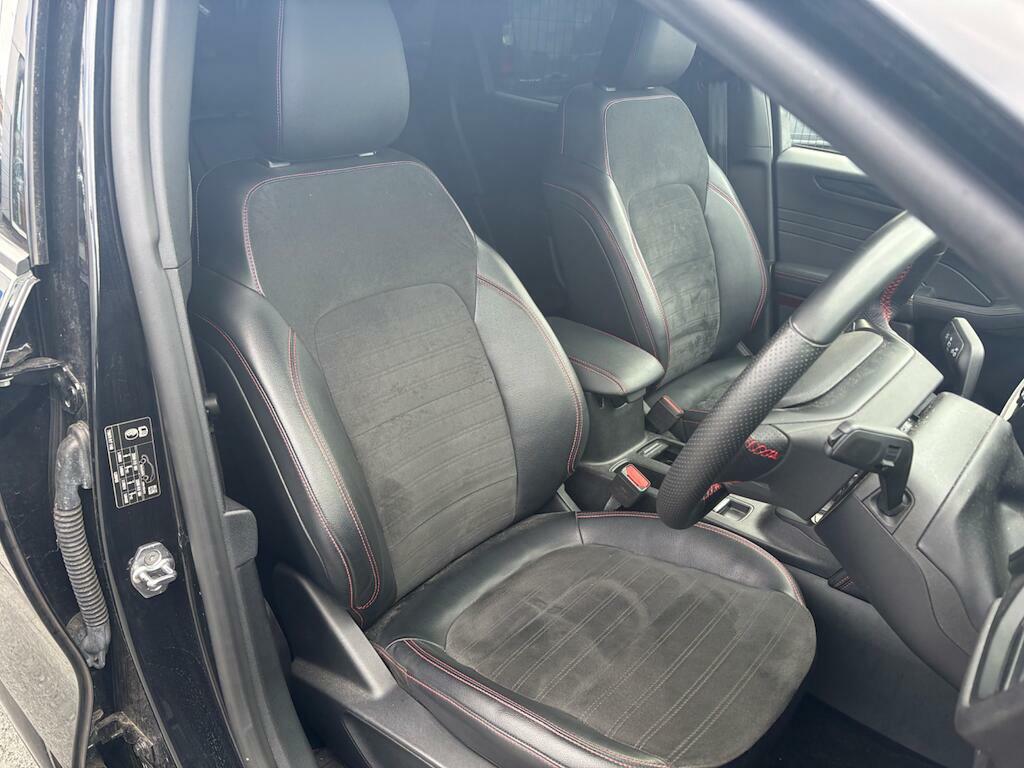 Ford Kuga 2.5 Fhev St-line Edition 190Ps Red #5