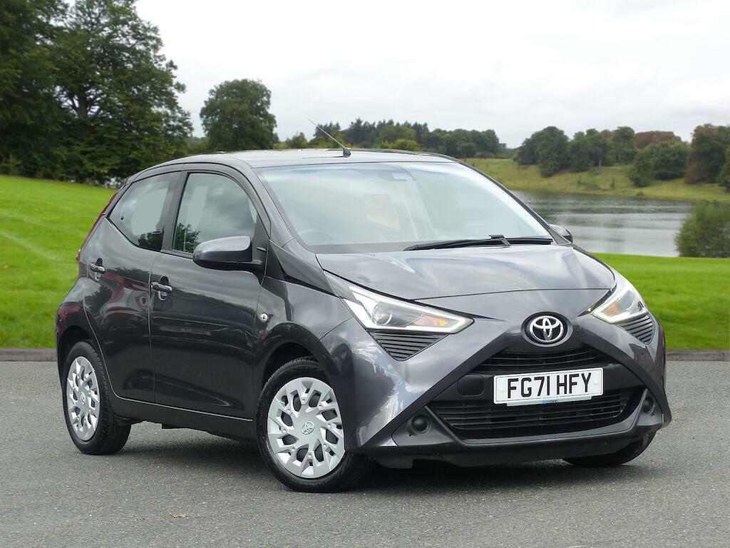 Toyota Aygo X X-play Grey
