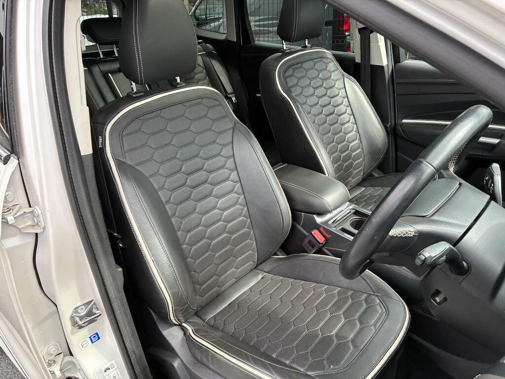 Ford Kuga 2.0 Tdci Vignale Awd Euro 6 Ss SL67GNZ White #2