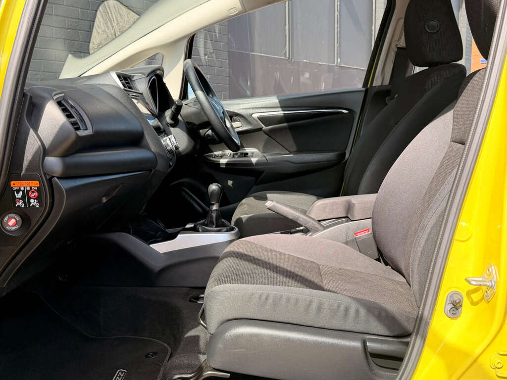 Honda Jazz 1.3 Ima Hs Hybrid Cvt White #26