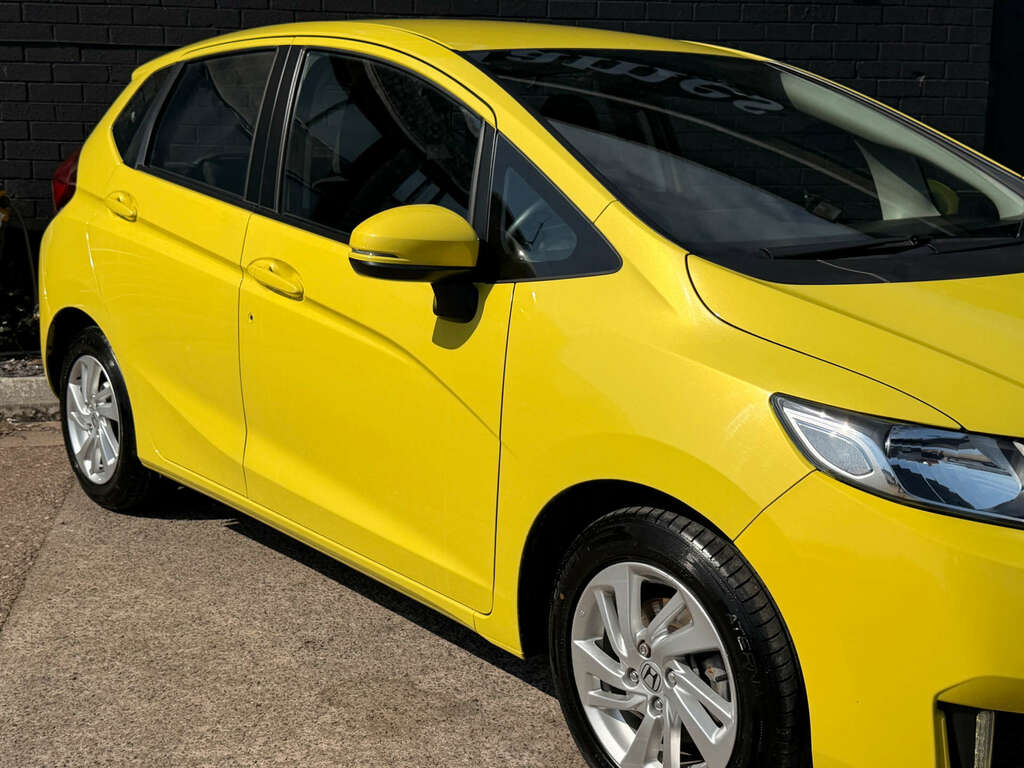 Honda Jazz 1.3 Ima Hs Hybrid Cvt White #9