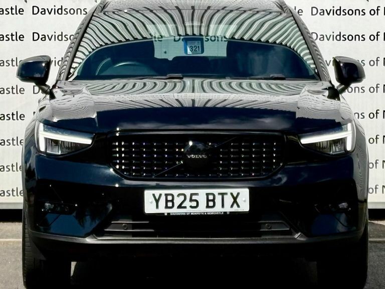 Volvo XC40 2.0 B4 Mhev Plus Black Edition Suv Hybr YB25BTX Black #2