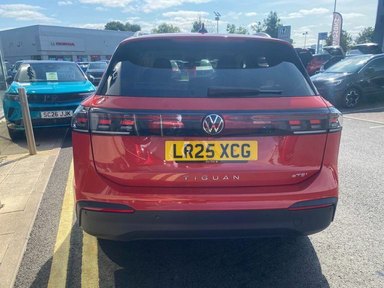 Volkswagen Tiguan 1.5 Etsi Mhev Match Suv Hybrid Dsg Euro LR25XCG Red #5