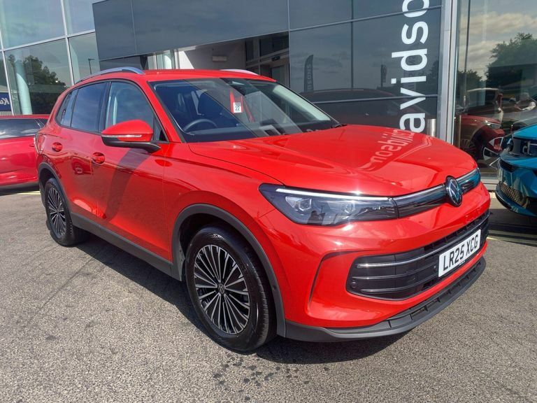Volkswagen Tiguan 1.5 Etsi Mhev Match Suv Hybrid Dsg Euro LR25XCG Red