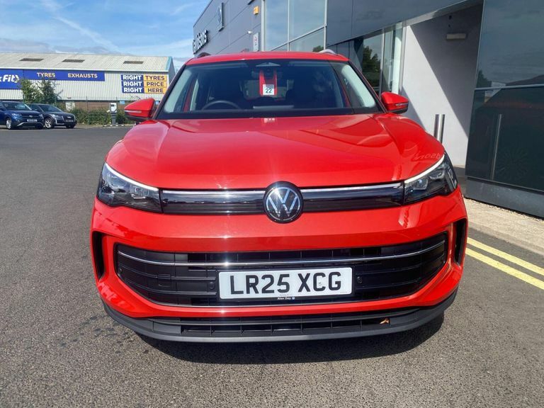 Volkswagen Tiguan 1.5 Etsi Mhev Match Suv Hybrid Dsg Euro LR25XCG Red #2