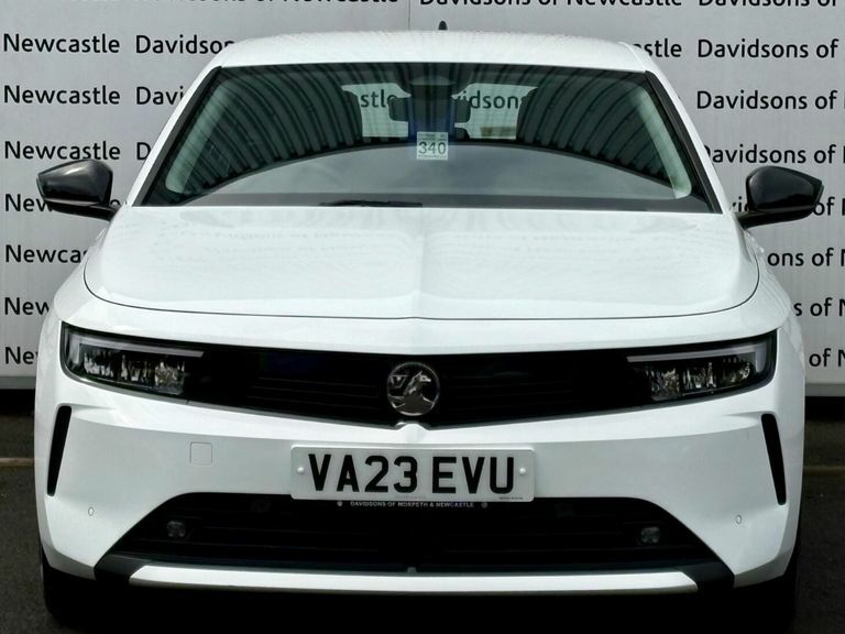 Vauxhall Astra 1.2 Turbo Design Sports Tourer E VA23EVU White #2