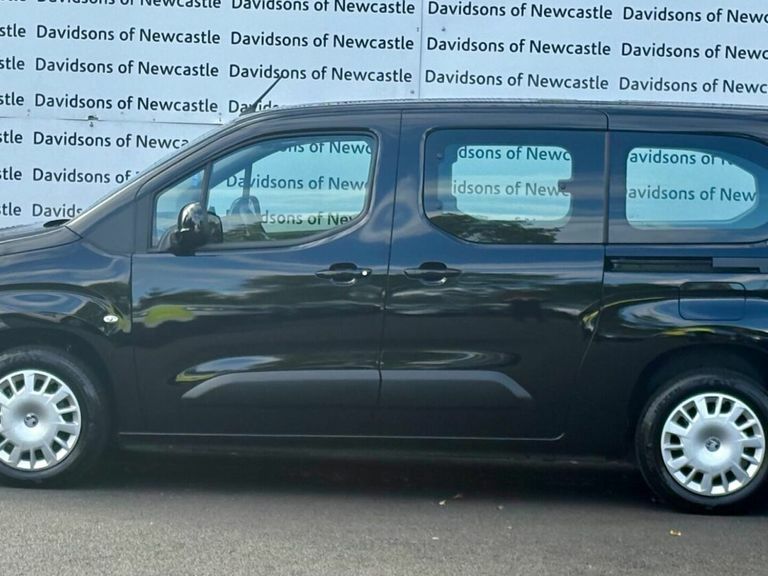 Vauxhall Combo-e Life 52Kwh Design XL Mpv 11Kw Charge Black #5