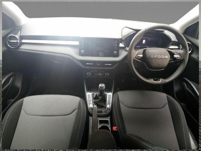 Skoda Fabia 1.0 Tsi Design Edition Hatchback White #2