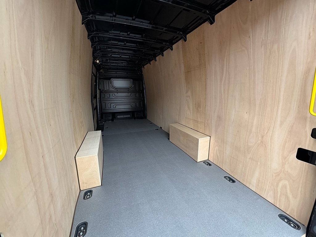 Volkswagen Crafter Cr35 Mwb Fwd 2.0 Tdi 140Ps Commerce Plus High Roof #20