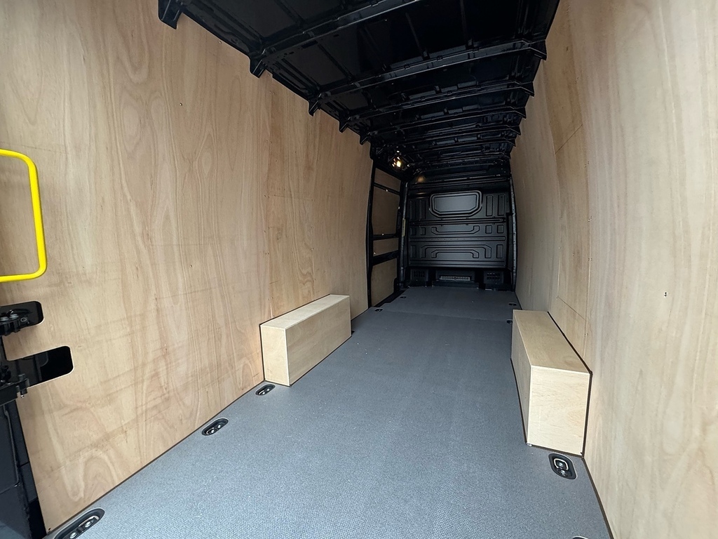Volkswagen Crafter Cr35 Mwb Fwd 2.0 Tdi 140Ps Commerce Plus High Roof #18