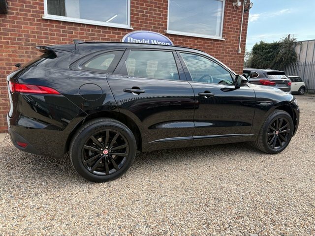 Jaguar F-Pace 2.0 D180 Chequered Flag Black #5
