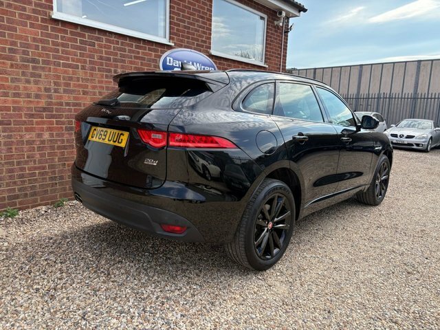 Jaguar F-Pace 2.0 D180 Chequered Flag Black #6