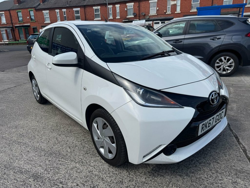 Toyota Aygo 1L X-play RK67GOC White