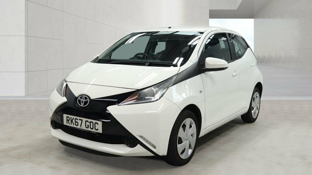 Toyota Aygo 1L X-play White #2