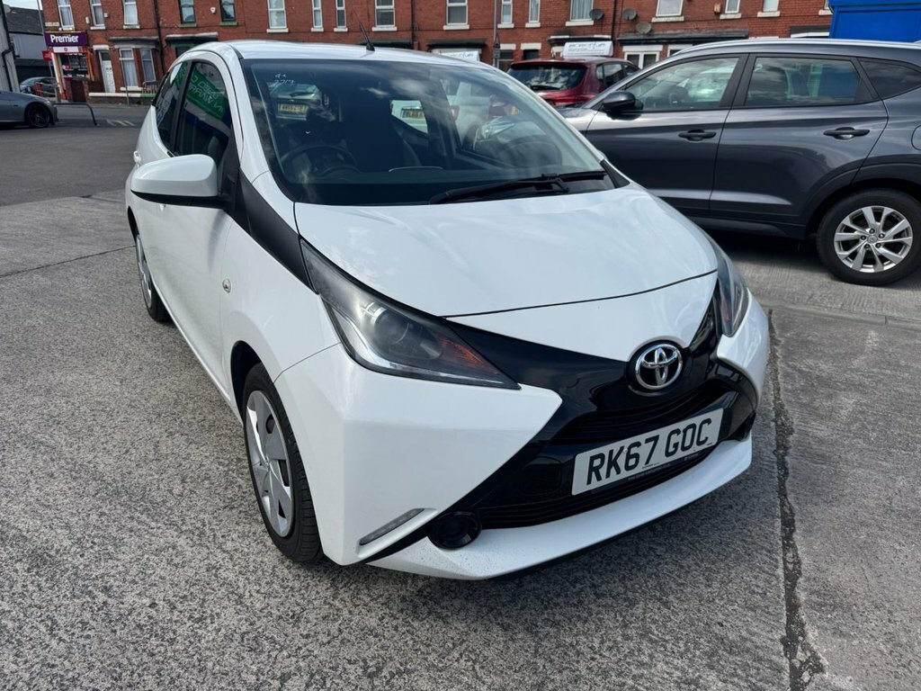 Toyota Aygo 1L X-play RK67GOC White #2