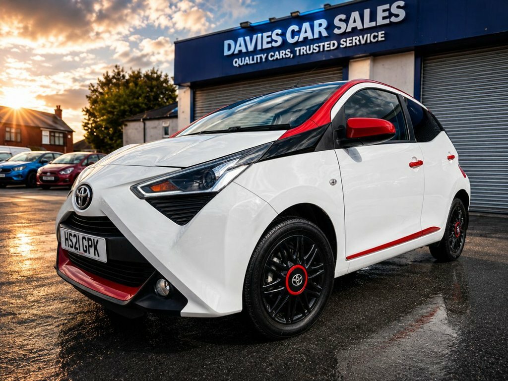 Toyota Aygo 1L X-trend HS21GPK White