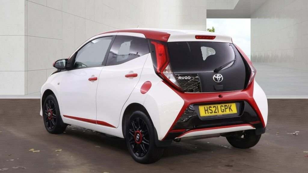 Toyota Aygo 1L X-trend White #3