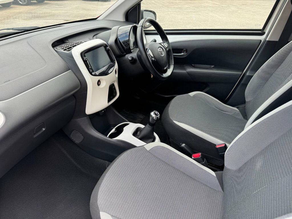 Toyota Aygo 1L X-trend HS21GPK White #5