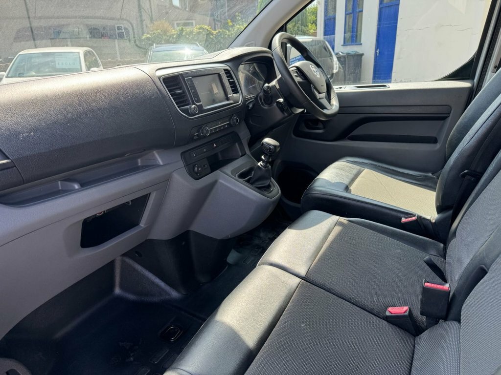 Vauxhall Vivaro 1.5L Sportive White #6