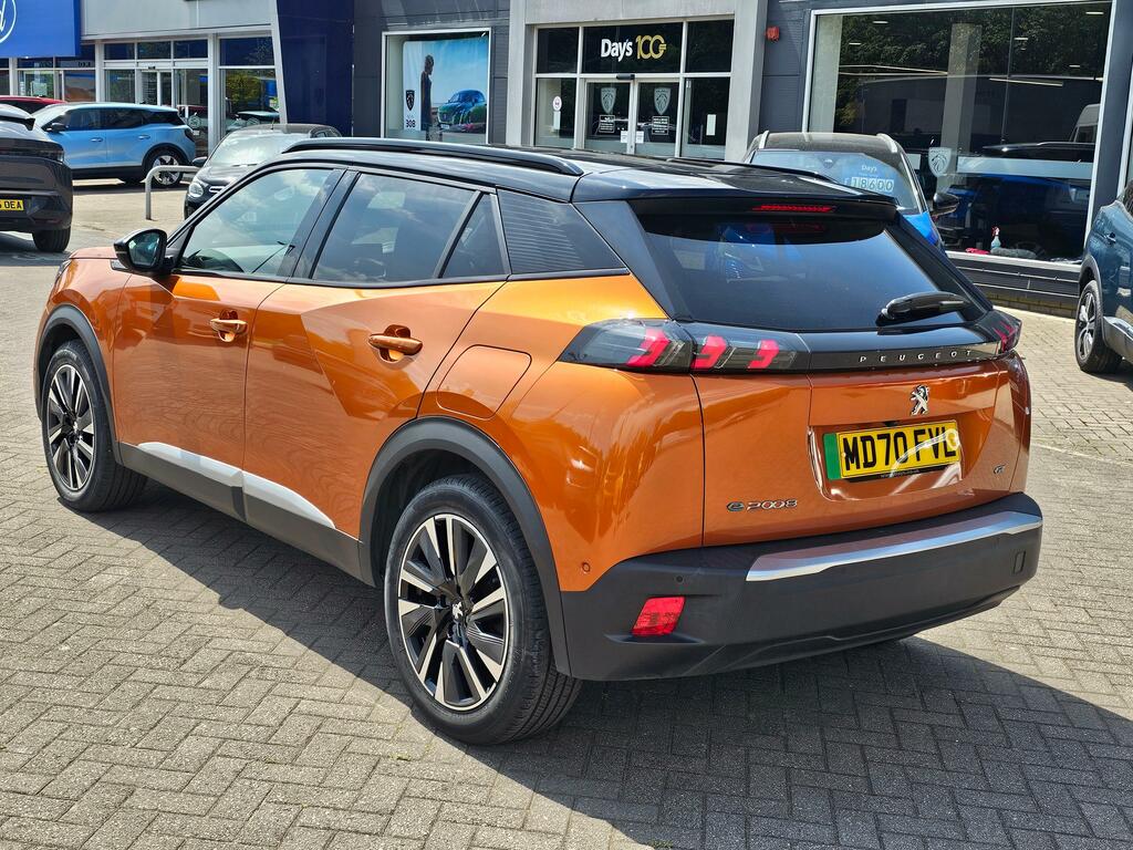 Peugeot e-2008 50Kwh Gt Premium Suv 136 Ps Orange #4