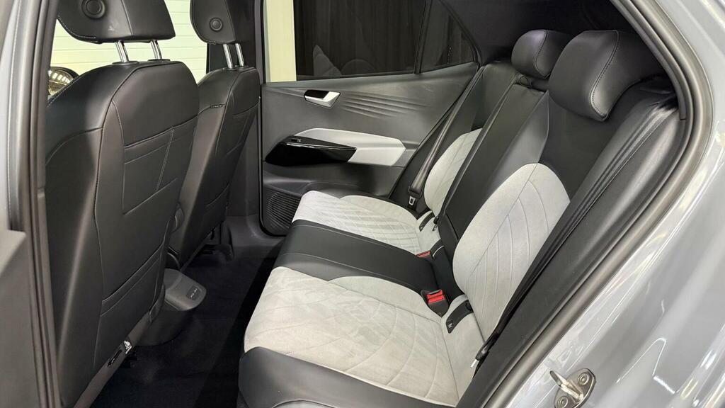 Volkswagen ID.3 Pro 58Kwh Life Hatchback 145 Ps Grey #40