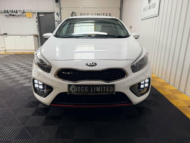 Kia Ceed T-gdi Gt Hatchback White #3