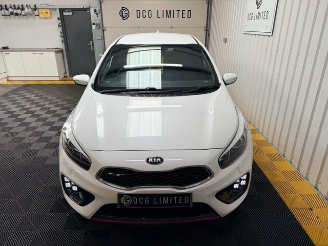 Kia Ceed T-gdi Gt Hatchback White #2