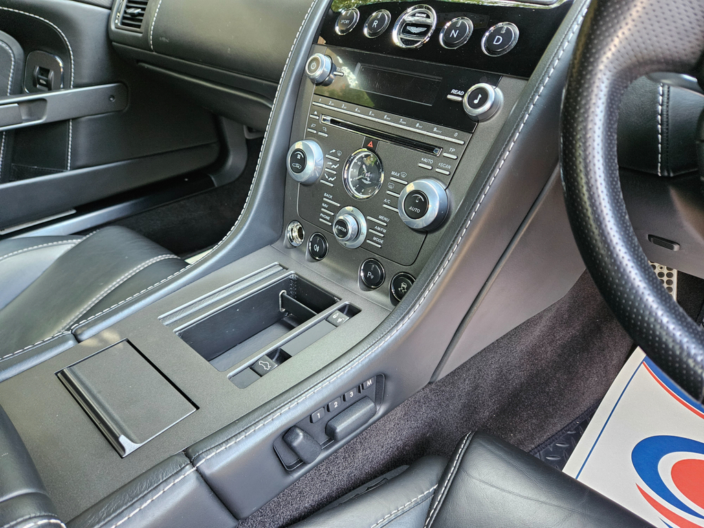 Aston Martin Vantage V8 #4