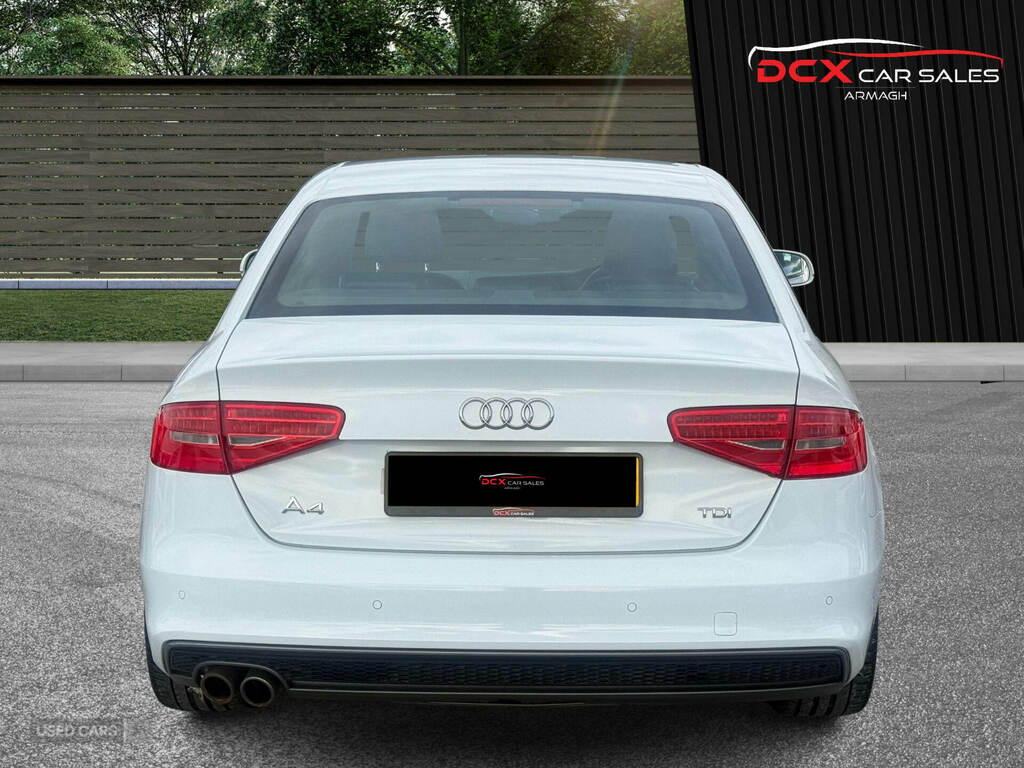 Audi A4 2.0 Tdi 150 Black Edition White #4