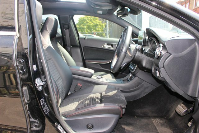 Mercedes-Benz GLA Class Gla200 Amg Line Edition Black #4