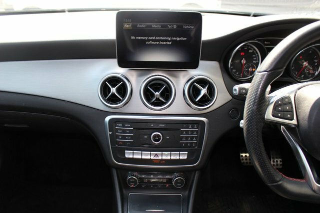 Mercedes-Benz GLA Class Gla200 Amg Line Edition Black #3