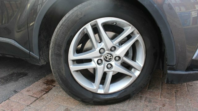 Toyota C-Hr Vvt-h Gpf Icon Suv Grey #3