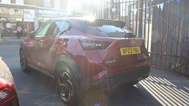 Nissan Juke N-connecta Suv Red #5