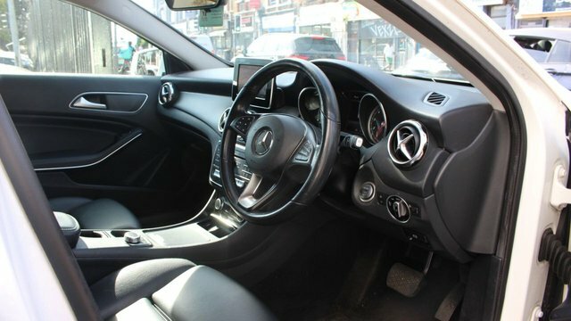 Mercedes-Benz GLA Class Gla200 Se Executive Suv White #3