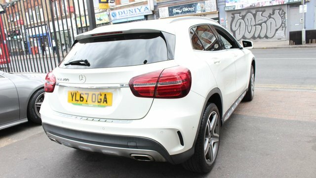 Mercedes-Benz GLA Class Gla200 Amg Line Premium White #6