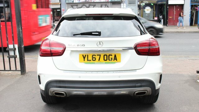 Mercedes-Benz GLA Class Gla200 Amg Line Premium White #4