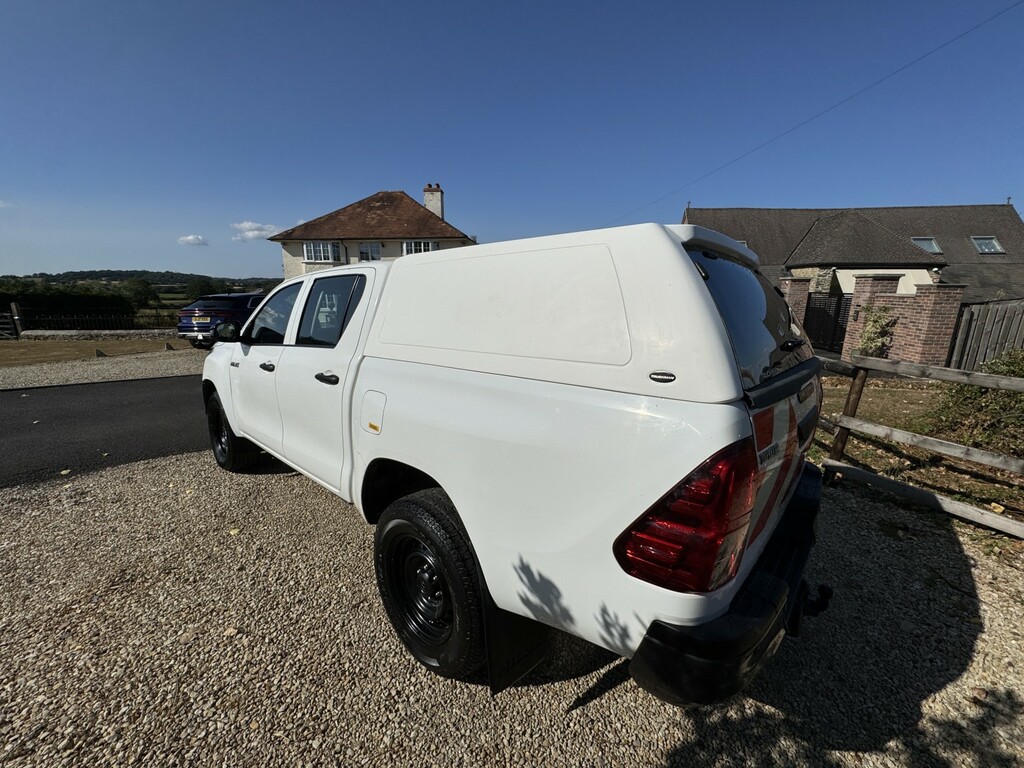 Toyota HILUX 2.4 D-4d Active White #4